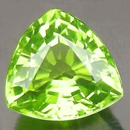 1.33CT SPLENDID TRILLION CUT 100% NATURAL BRILLIANT GREEN PERIDOT