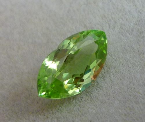 1.18CT ユニークな眩しいカットのグリーンファンシートルマリン