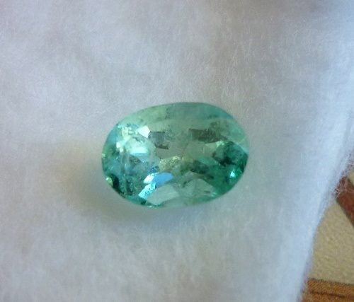 1.37CT DAZZLING NATURAL NEON GREEN COLOMBIAN EMERALD