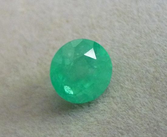 1.82CT 優れたラウンド グリーン コロンビア産エメラルド