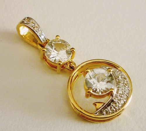 1.89CT DAZZLING WHITE ZIRCON 9K SOLID YELLOW GOLD PENDANT