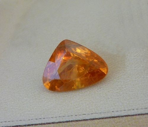 2.25CT  NATURAL YELLOW SAPPHIRE