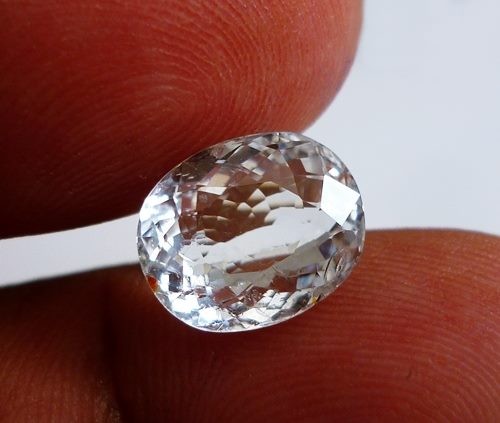 3.95CT DAZZLING RARE WHITE TOURMALINE