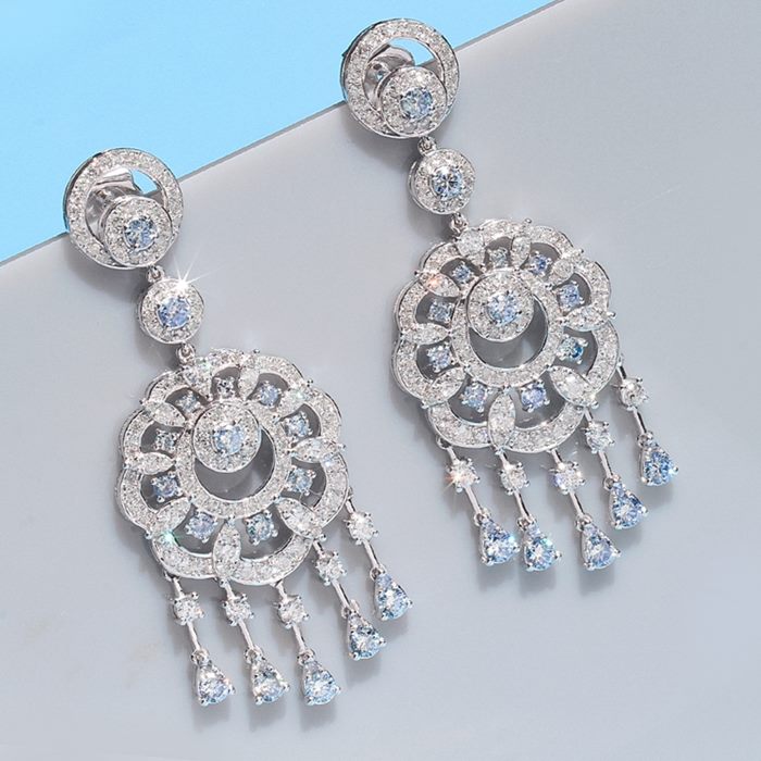 4.08 CT まばゆいホワイト & ブルー ダイヤモンド 10KT ソリッド ホワイト ゴールド イヤリング