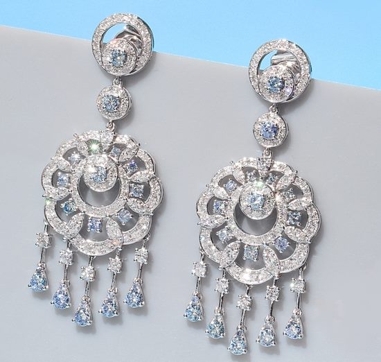 4.08 CT まばゆいホワイト & ブルー ダイヤモンド 10KT ソリッド ホワイト ゴールド イヤリング