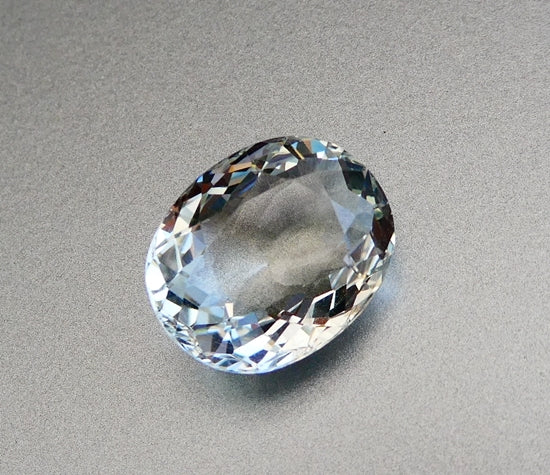 4.40CT EXCELLENT HUGE VERY LIGHT AQUA BLUE OVAL 100% NATURAL AQUAMARINE