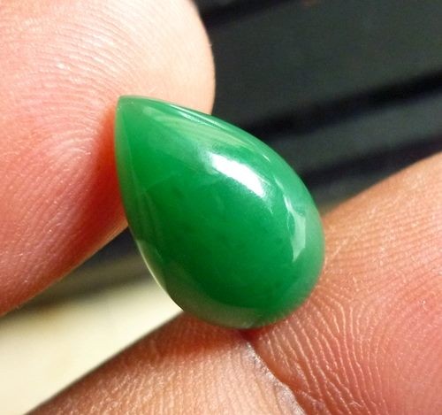 6.42CT GORGEOUS NATURAL GREEN CHALCEDONY