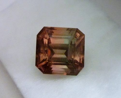 7.73CTS RARE HUGE NATURAL BI-COLOUR COPPER BEARING TOURMALINE