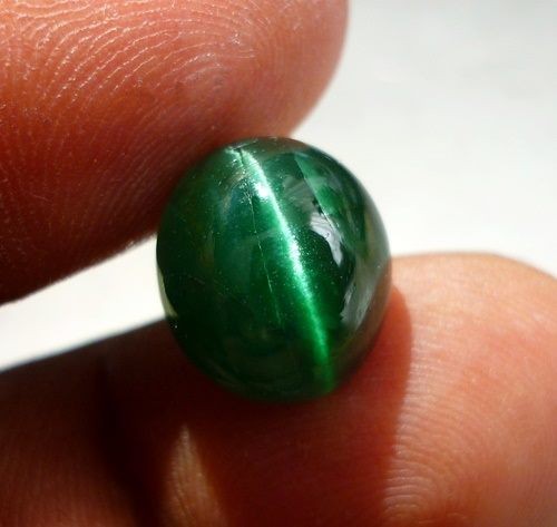 9.63CT NATURAL GREEN COLOUR APATITE CAT's EYE
