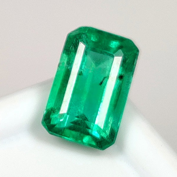 0.78CT EXCELLENT OCTAGON 100% NATURAL GREEN ZAMBIAN EMERALD