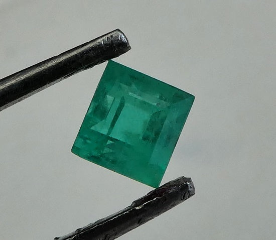 1.16CT SPLENDID PRINCESS CUT 100% NATURAL GREEN ZAMBIAN EMERALD