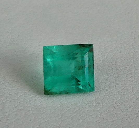 1.18CT SPLENDID PRINCESS CUT 100% NATURAL GREEN ZAMBIAN EMERALD