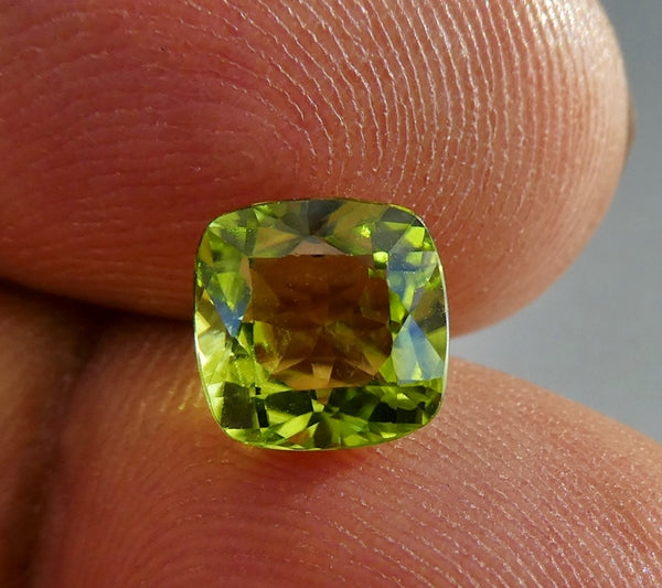 1.80CT SPLENDID CUSHION CUT 100% NATURAL BRILLIANT GREEN PERIDOT