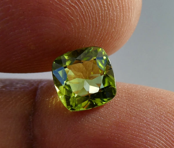 1.80CT SPLENDID CUSHION CUT 100% NATURAL BRILLIANT GREEN PERIDOT