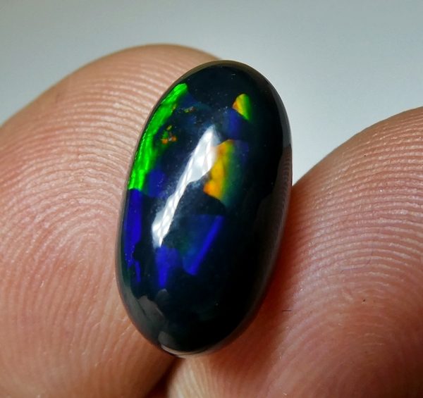 3.72CT SPLENDID RAINBOW FLASHING 100% NATURAL OVAL BLACK OPAL