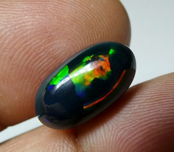 3.72CT SPLENDID RAINBOW FLASHING 100% NATURAL OVAL BLACK OPAL