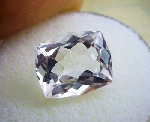 2.85CT まばゆいカスタムカットの天然モルガナイト