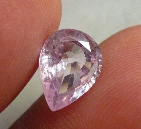 3.32CT EXCELLENT PEAR CUT PINK SAPPHIRE