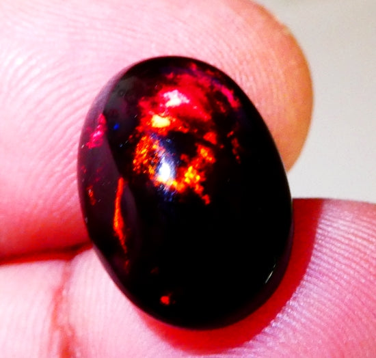 4.97CT UNHEATED RAINBOW STUNNER FLASHING 100% NATURAL BLACK OPAL